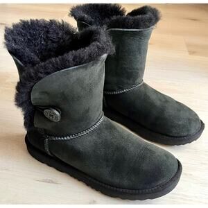 UGG Bailey Button Black Sheepskin Shearling Boots Women’s Size 5 Classic Short